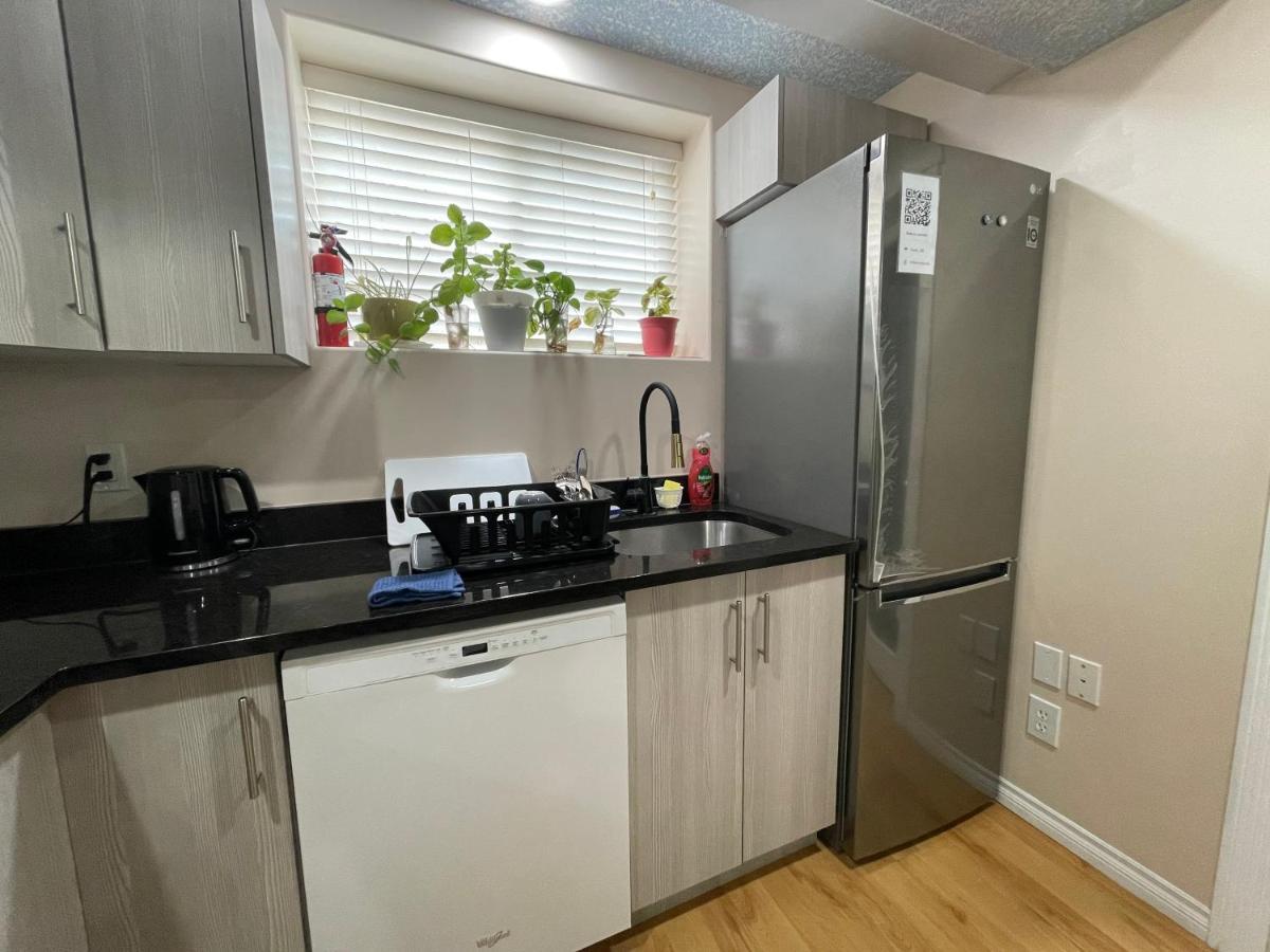 Super Luxury & Cozy Lower Level Apartment In Nw Calgary, Ab Close To Banff Exteriör bild