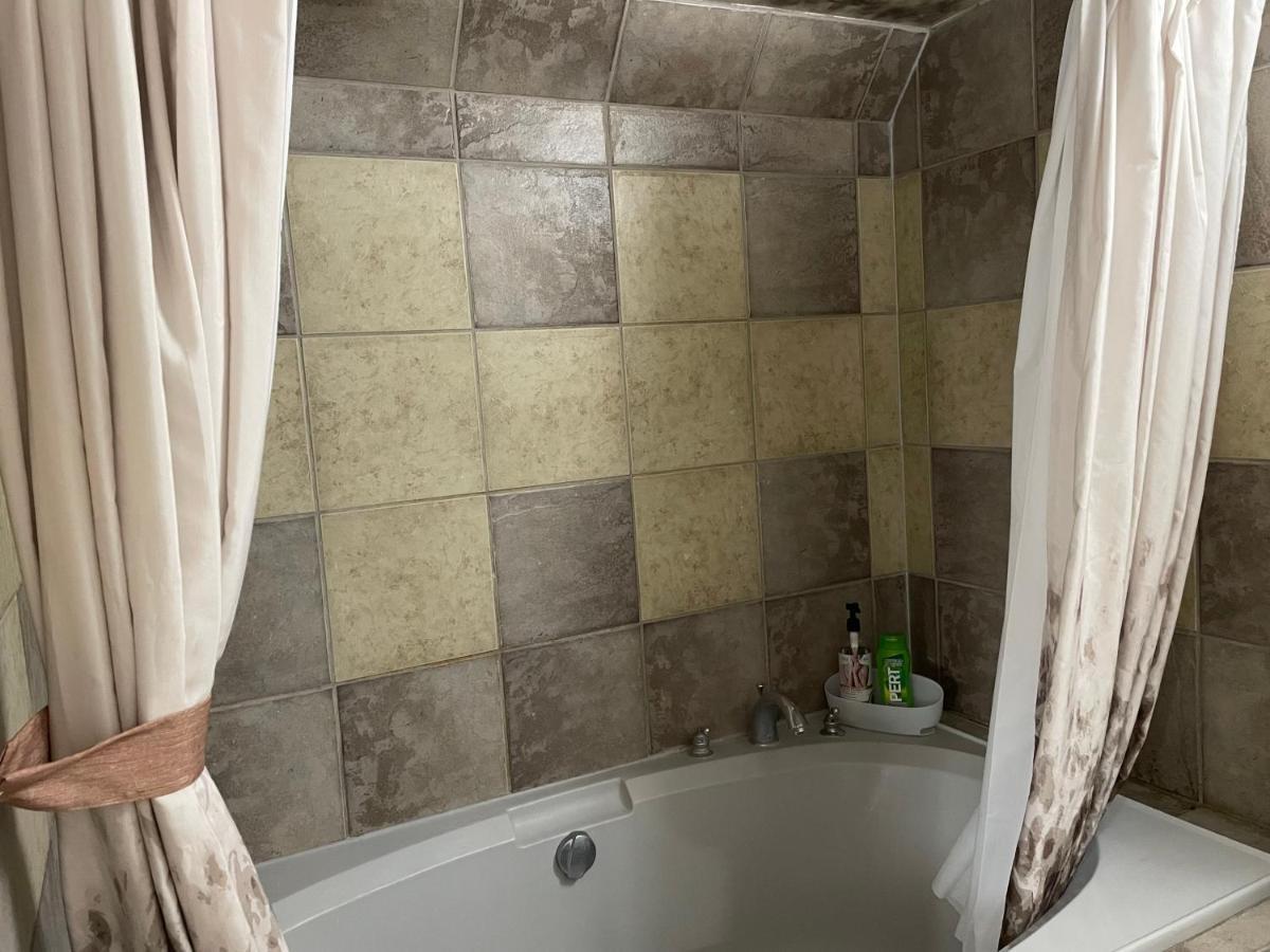 Super Luxury & Cozy Lower Level Apartment In Nw Calgary, Ab Close To Banff Exteriör bild