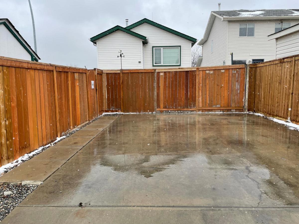 Super Luxury & Cozy Lower Level Apartment In Nw Calgary, Ab Close To Banff Exteriör bild