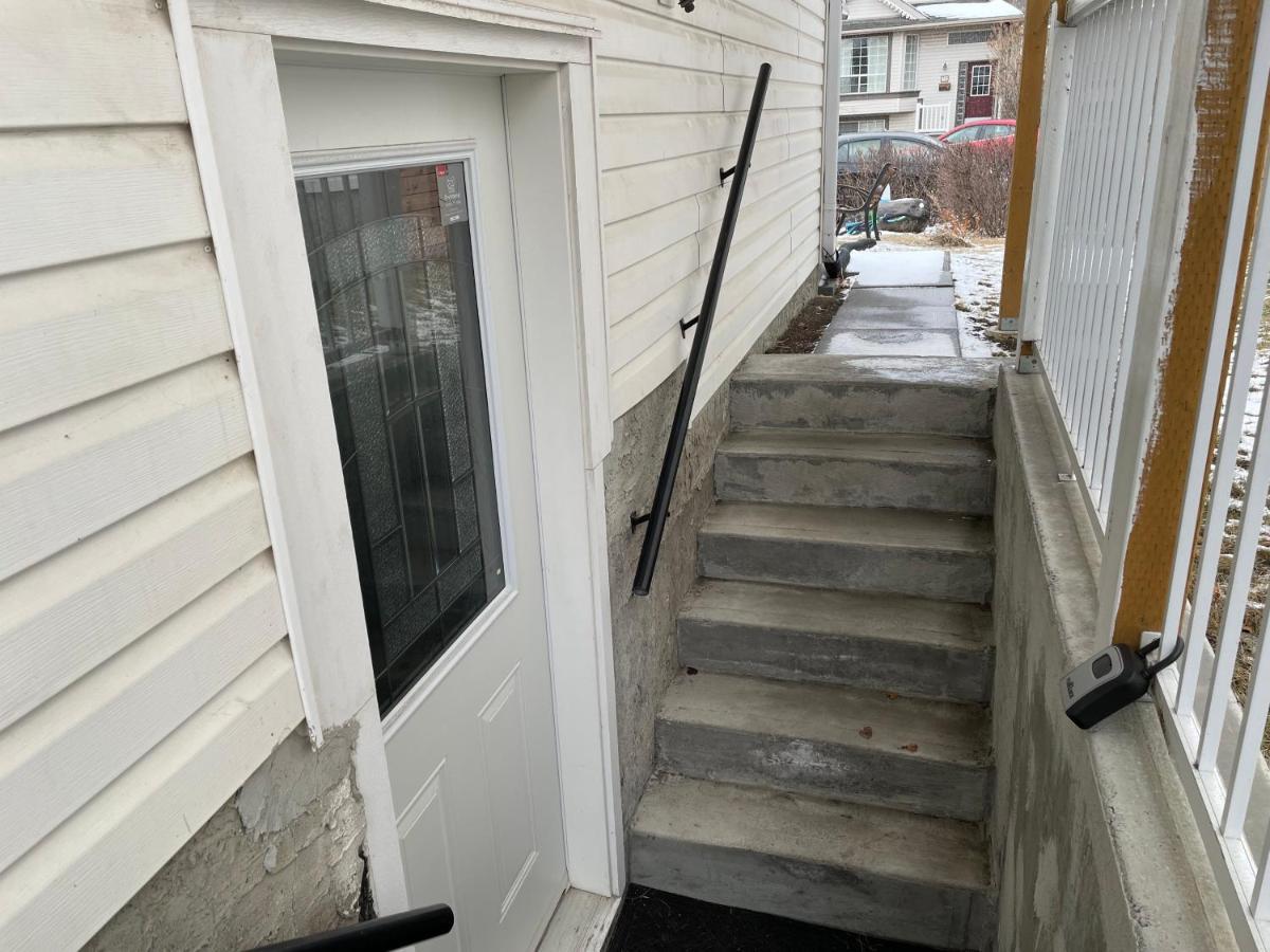 Super Luxury & Cozy Lower Level Apartment In Nw Calgary, Ab Close To Banff Exteriör bild